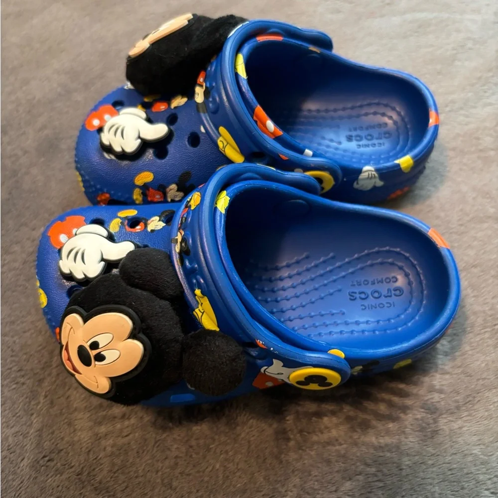 CROCS Blue Disney Mickey Mouse Toddler size 6 Iconic Jibbitz Charms Boy Girl - Picture 3 of 7